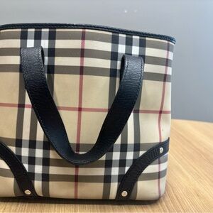 AUTHENTIC BURBERRY NOVA CHECK PVC LEATHER HANDBAG BEIGE AND BLACK F8997.